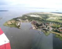 Blick auf den Hafen und das Dokumentationszentrum